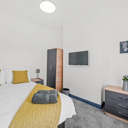 Modern Equipped 4 Bedroom House In Central Stoke-Free Parking المظهر الخارجي الصورة