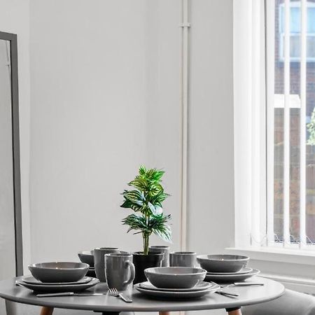 Modern Equipped 4 Bedroom House In Central Stoke-Free Parking المظهر الخارجي الصورة