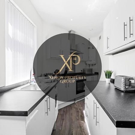 Modern Equipped 4 Bedroom House In Central Stoke-Free Parking المظهر الخارجي الصورة