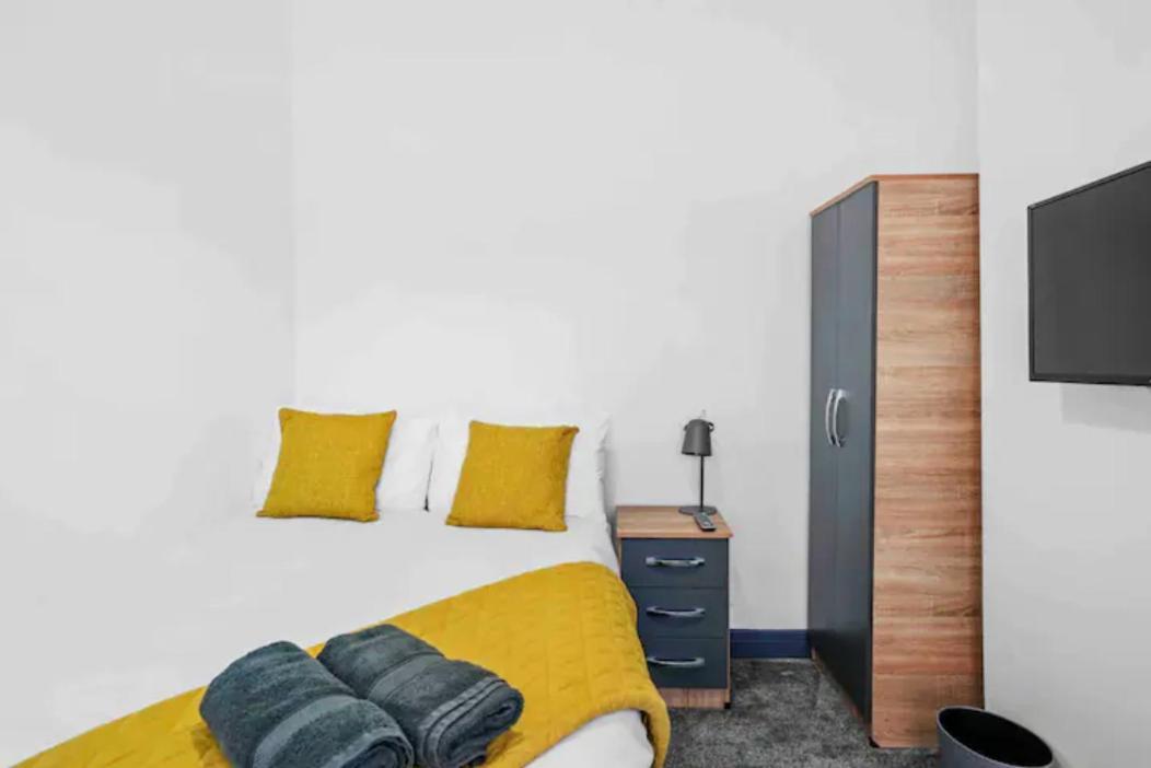 Modern Equipped 4 Bedroom House In Central Stoke-Free Parking المظهر الخارجي الصورة